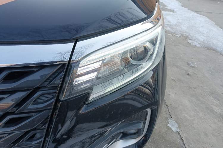 Used Dongfeng Ruichi 7 2023 2.3T Automatic Two-Wheel Drive Diesel Standard Version with Long Cargo Bed
