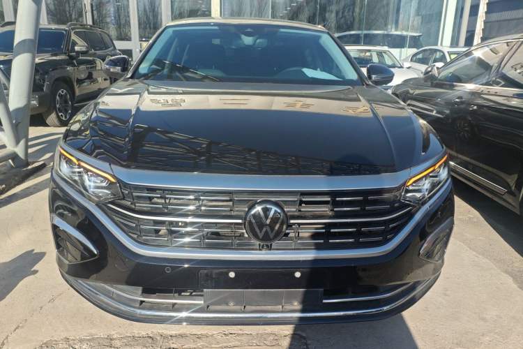 Used Volkswagen Passat 2025 Outstanding Model 380TSI Dragon Glory Edition

