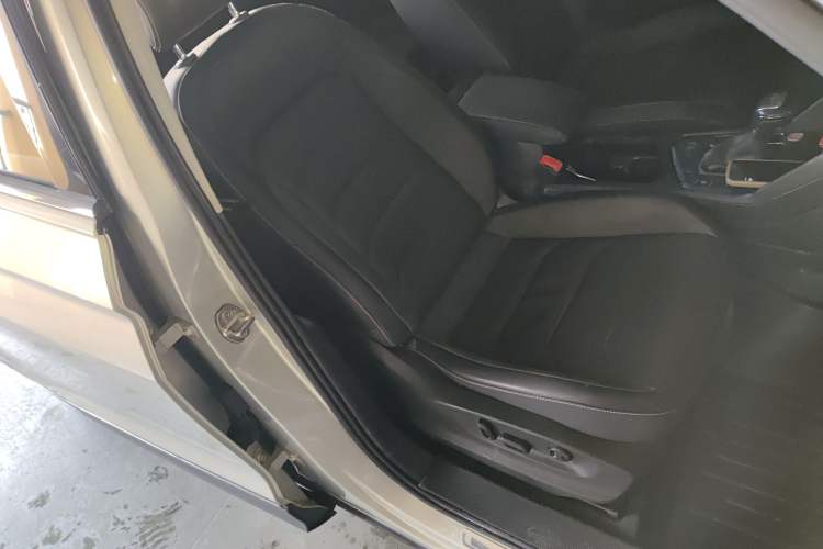 Used Volkswagen Tiguan L 2019 Updated Version 330TSI Automatic Two-Wheel Drive Panoramic Comfort Edition China VI Standard
