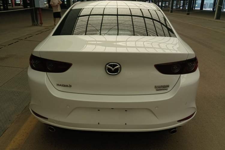 Used Mazda Mazda 3 Axela 2020 1.5L Automatic Luxury Version
