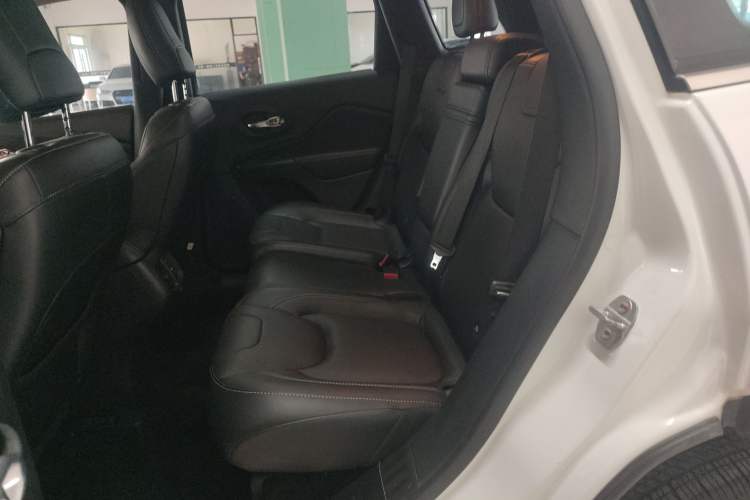 Used  Cherokee 2016 2.4L Leading Smart Version
