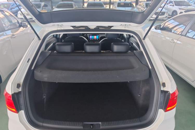 Used Volkswagen Gran Lavida 2013 1.6L Automatic Comfort Model
