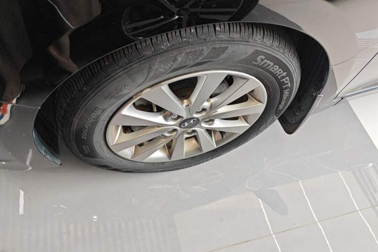 Used Hyundai Mistra 2014 1.8L Automatic Smart GLS
