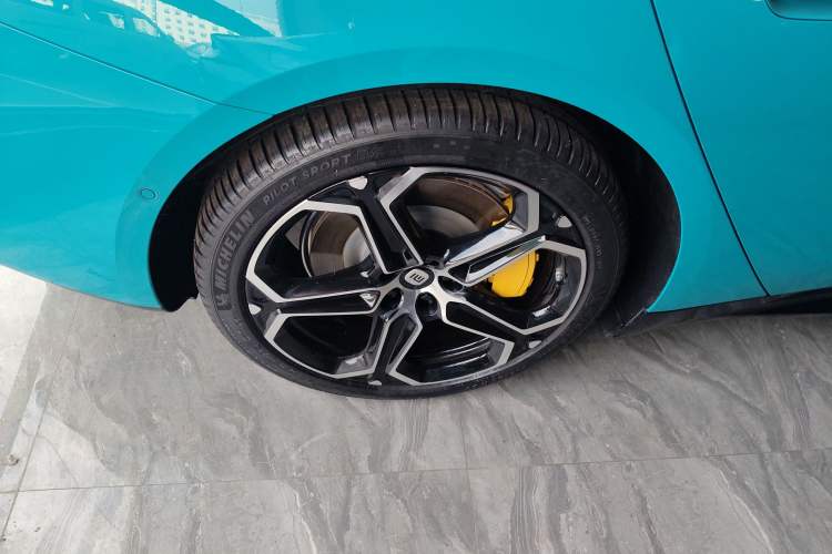 Used  SU7 2024 Rear-Drive Ultra-Long Range Advanced Pro-Level Intelligent Driving Version
