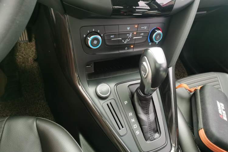 Used Ford Focus 2018 Sedan Classic 1.6L Automatic Trendy SmartDrive Edition
