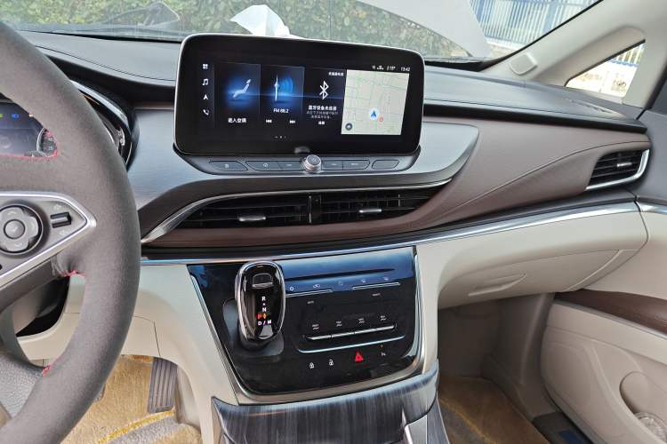 Used Buick GL8 2021 Land Cruiser Executive Class 652T Luxury Model