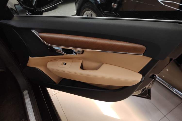 Used Volvo S90 2020 T5 Zhiyi Luxury Edition
