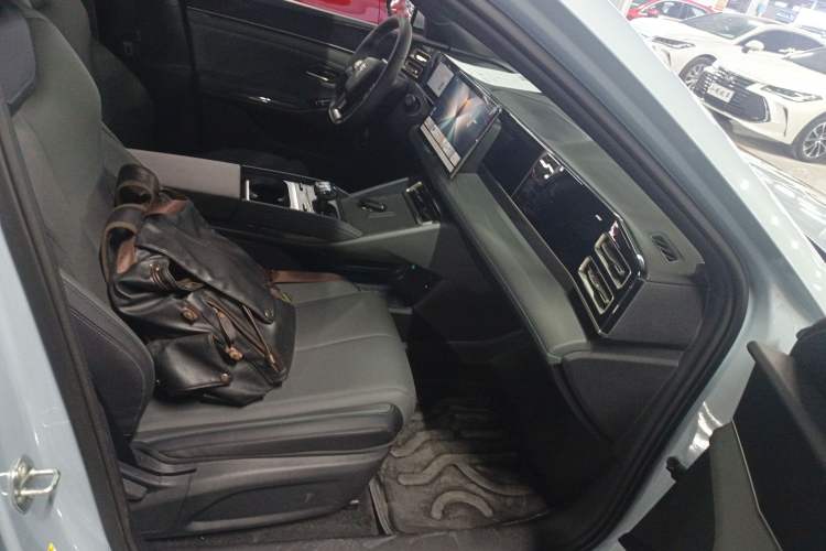 Used BYD Qin L 2025 DM-i Smart Drive 80KM Leading Model