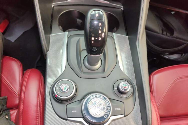 Used Alfa Romeo Giulia 2017 2.0T 280HP Luxury Sport Edition
