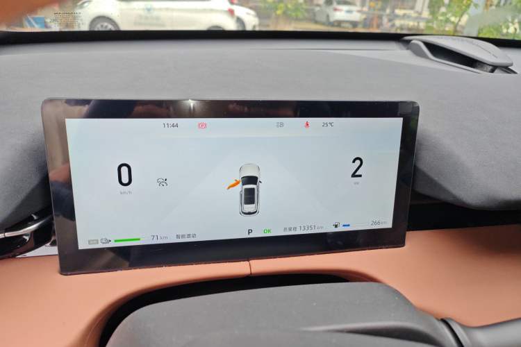 Used Changan UNI-Z New Energy 2024 Blue Whale Smart Electric iDD 125km Beyond Edition
