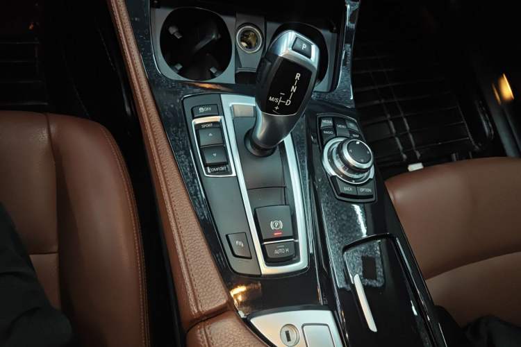 Used BMW 5 Series 2014 520Li Elegant Model
