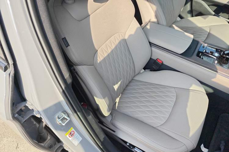 Used BYD Han 2025 EV with 701 km of Laser Radar-Enabled Intelligent Driving