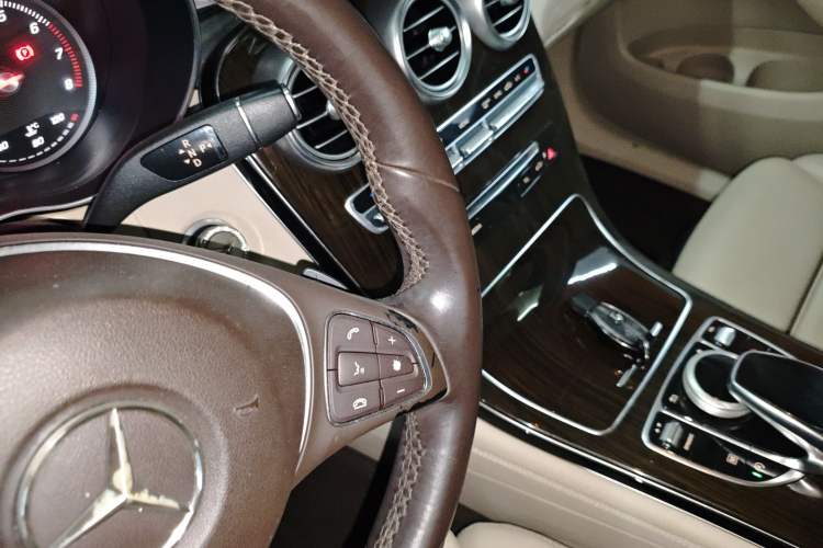 Used Mercedes-Benz GLC 2016 GLC 260 4MATIC Luxury Model