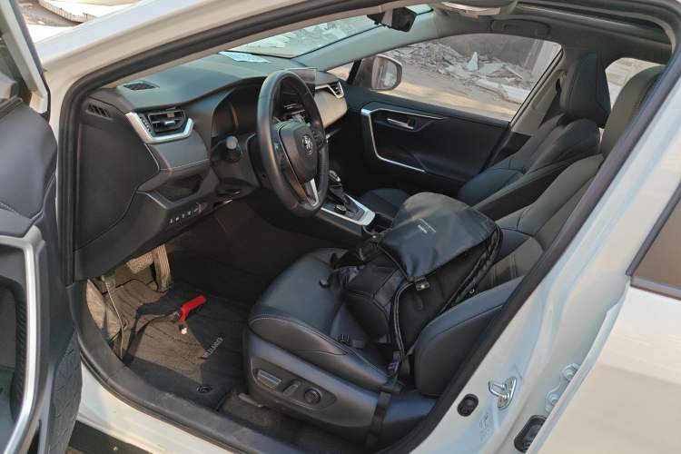 Used Toyota Wildlander 2023 Dual-Motor 2.5L E-CVT Four-Wheel Drive Prestige Edition
