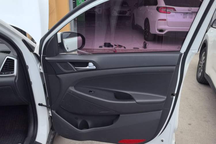 Used Hyundai Tucson 2018 1.6T Dual-Clutch Two-Wheel Drive 15th Anniversary Special Edition