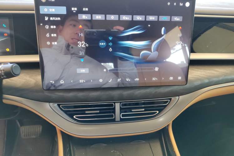 Used Denza D9 2024 DM-i 980 Four-Wheel Drive Prestige Model
