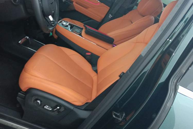 Used  LEVC L380 2024 140-Degree 6-Seater All-Wheel-Drive Ultra
