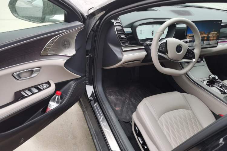 Used BYD Han 2024 EV Glory Edition 715KM Front-Wheel-Drive Flagship Model