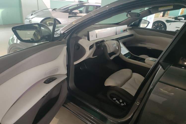 Used  LS7 2023 100kWh Lux Rear-Drive Version