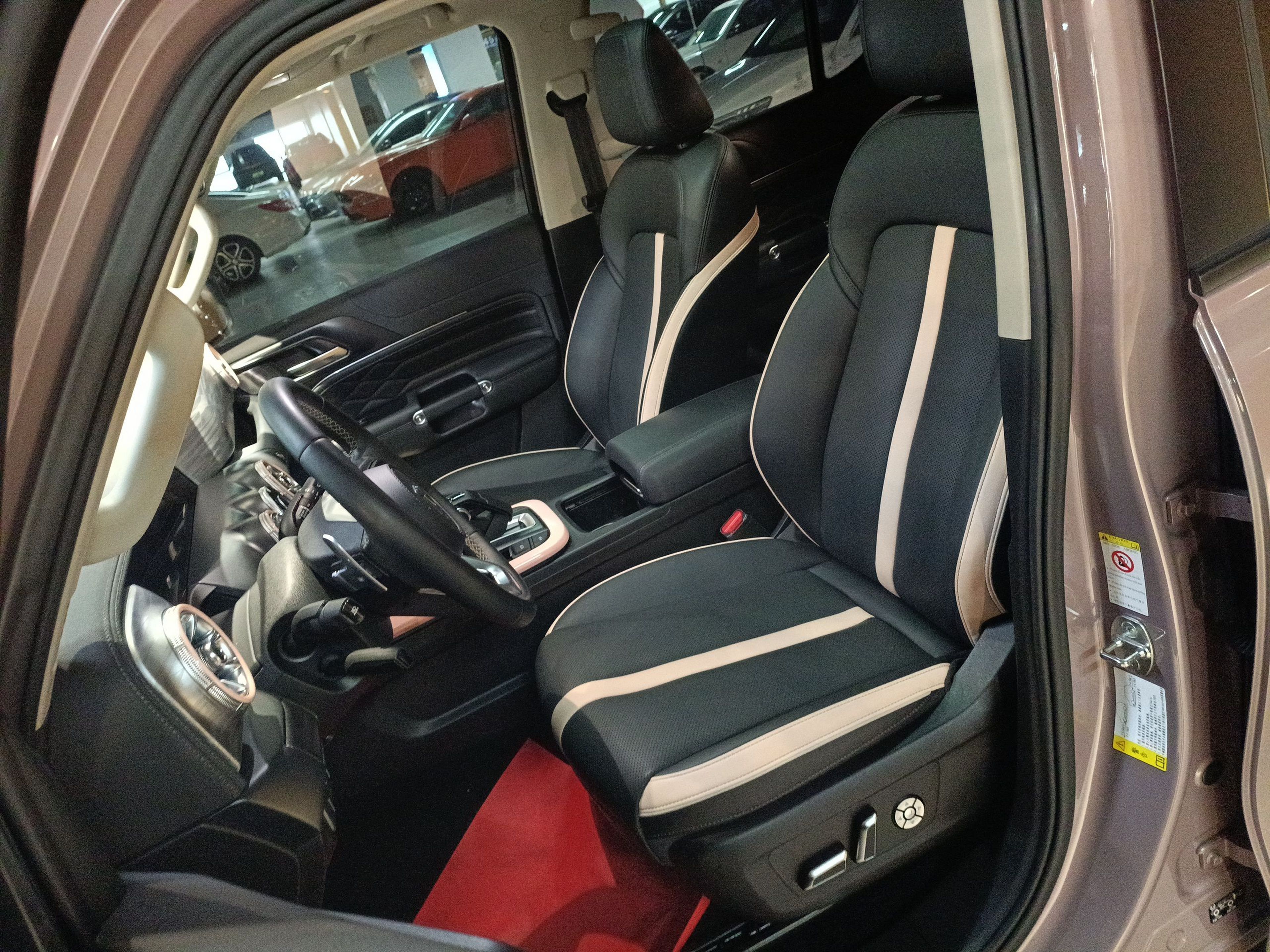 المقاعد الأمامية داخل السيارة