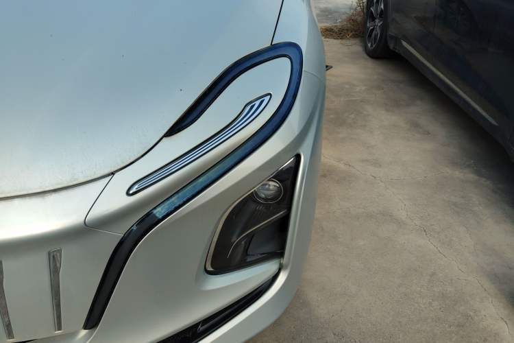 Used Hongqi E-QM5 2022 431 km Charge & Enjoy Edition
