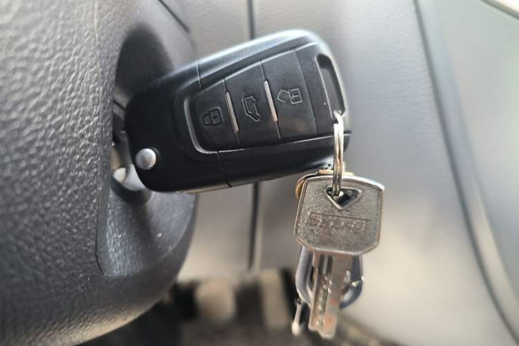 Used SAIC MAXUS Xintu V80 2019 2.5T Classic Edition 6-Speed Manual – Aoyuntong Short Wheelbase Mid-Height Design 5/6 Seats