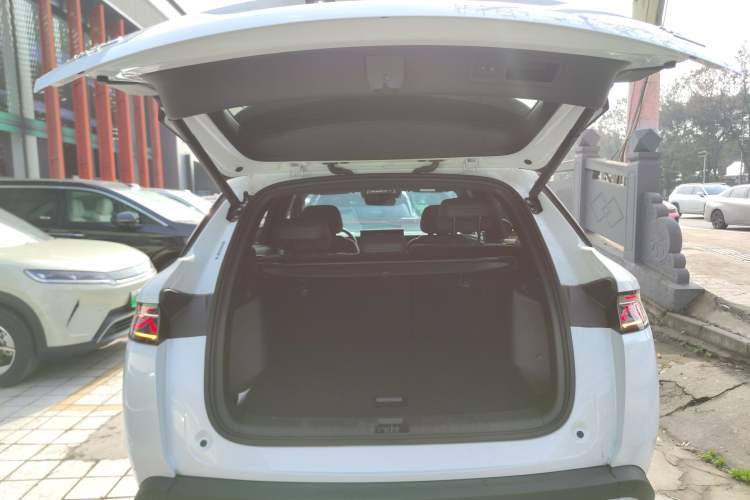 Used BYD Song L DM-i 2025 Intelligent Driving Version 160 km Beyond-Range Type
