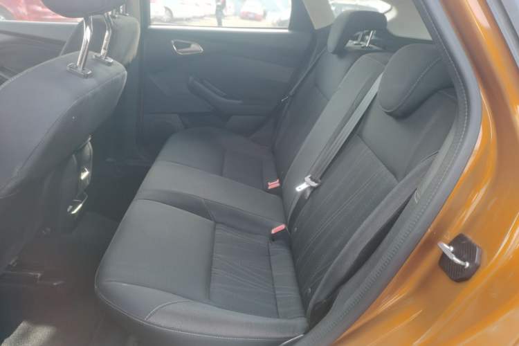 Used Ford Focus 2015 Hatchback 1.6L Manual Comfort Edition
