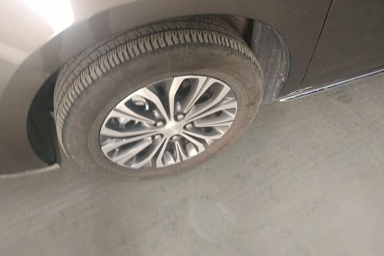 Used Buick GL8 2023 Land Executive Class Smart Enjoyment Model
