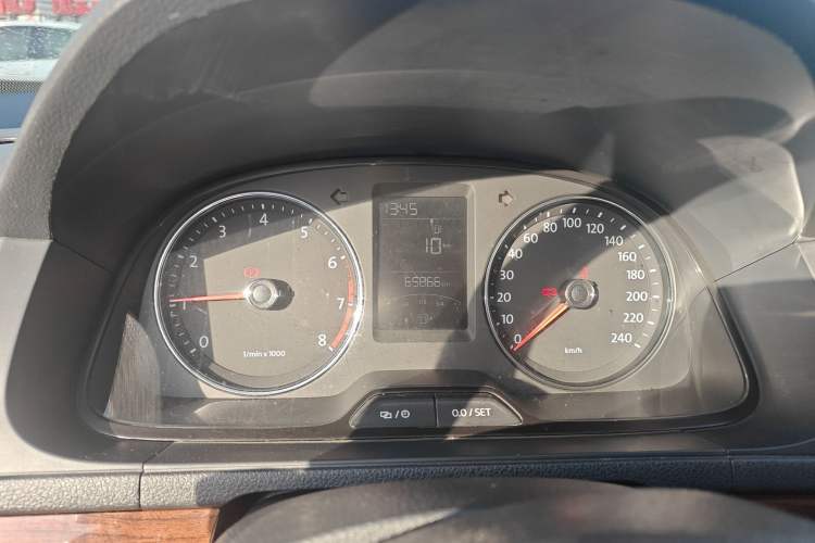 Used Volkswagen Lavida 2013 Restyled Classic 1.6L Manual Comfort Edition
