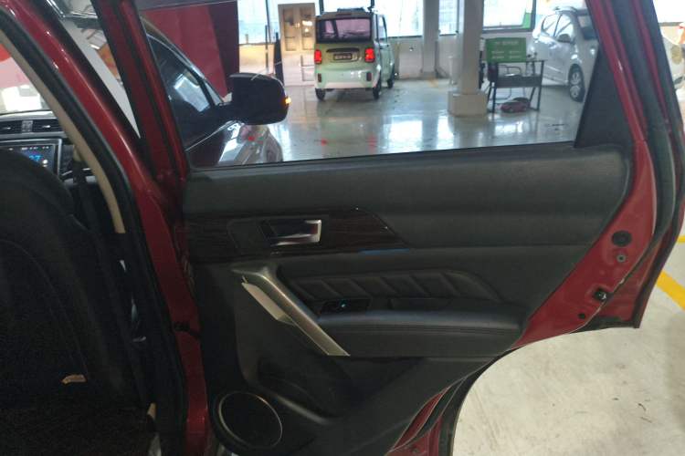 Used Haval H2 2016 Red-Label 1.5T Manual Two-Wheel Drive Luxury Model
