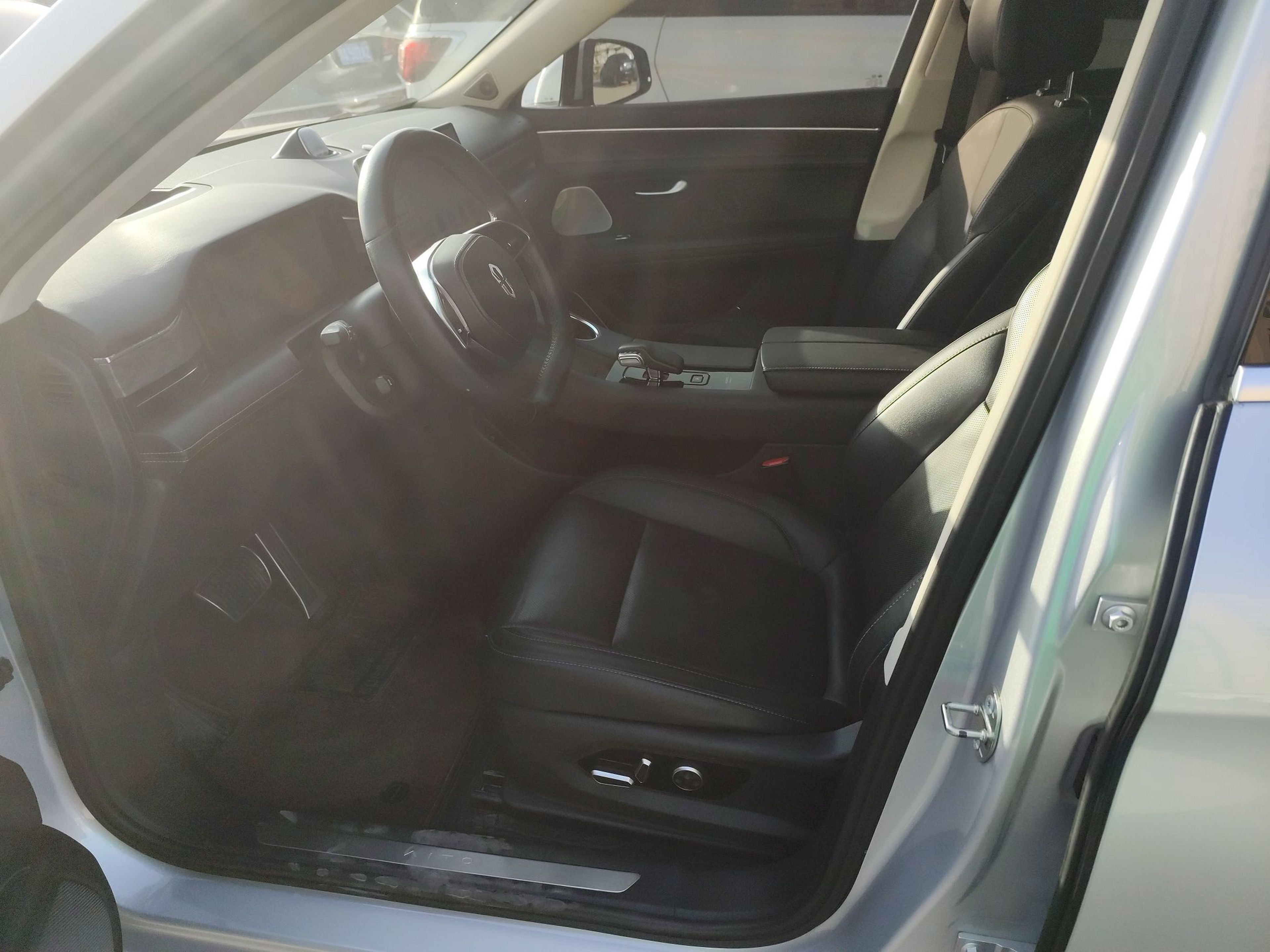 Переднее сиденье в автомобиле