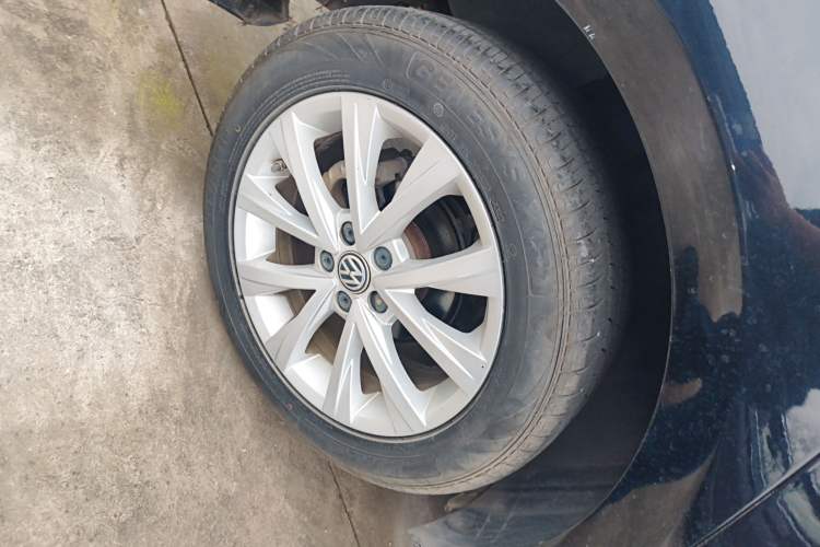 Used Volkswagen Lavida 2015 1.6L Automatic Comfort Edition
