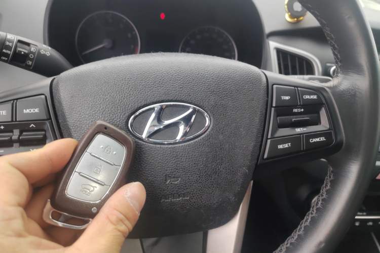 Used Hyundai ix25 2015 1.6L Automatic Two-Wheel-Drive Deluxe DLX Model
