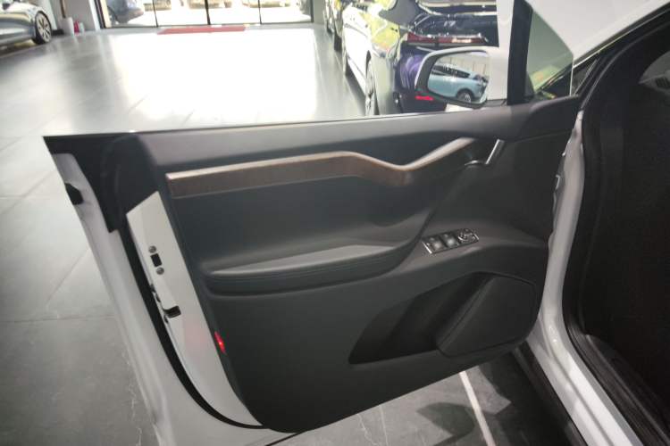 Used Tesla Model X 2019 Long-Range Version
