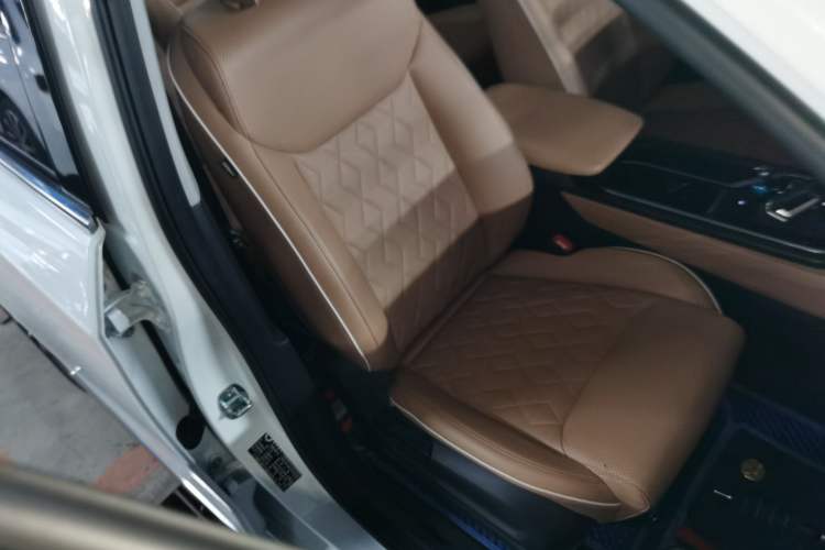 Used Wuling Jiachen 2023 2.0L DHT Flagship Edition
