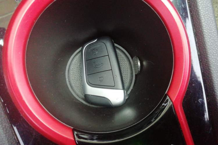 Used Chery Little Ant 2022 Revised Version Sweet Pink Edition Half-Sugar Version Lithium Iron Phosphate 30.7 kWh 30 kW 301 km