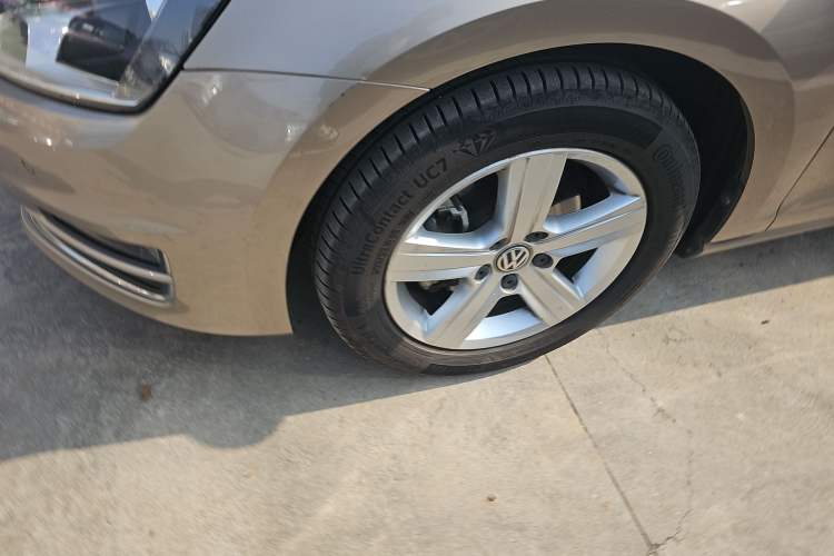 Used Volkswagen Golf 2017 1.6L Automatic Comfort Million-Vehicle Anniversary Edition
