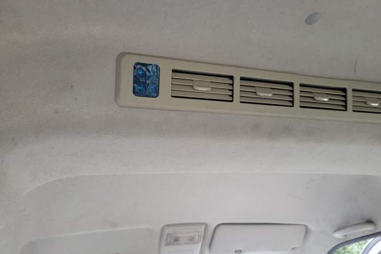 Used Jinbei New Hiace X30L 2021 1.5L Business Central Air-Conditioned Coach China VI Standard SWC15M