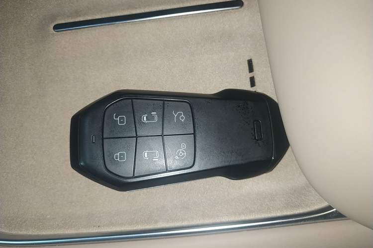 Used XPeng X9 2025 740 Ultra-Long Range Max
