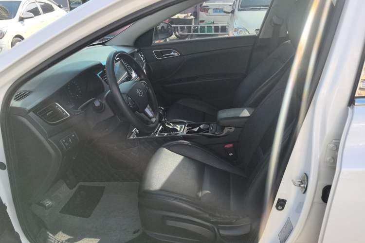 Used Hyundai Mistra 2014 1.8L Automatic Smart GLS
