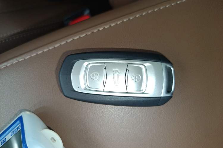 Used Geely Auto Emgrand X7 Sport 2016 1.8TD Automatic ZhiZun Version
