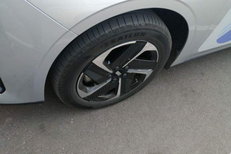 Used  L6 2025 EM-i 140km Starship Edition
