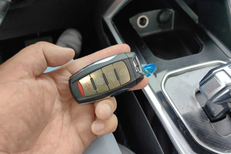 Used Haval H6 2017 Red Label 2.0T Automatic Two-Wheel Drive ZhiShang Model
