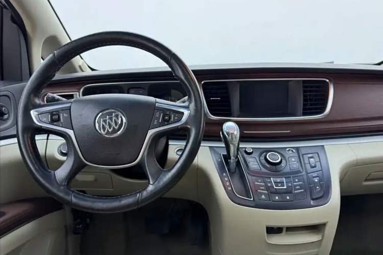 Used Buick GL8 2018 28T Luxury Model China VI Standard
