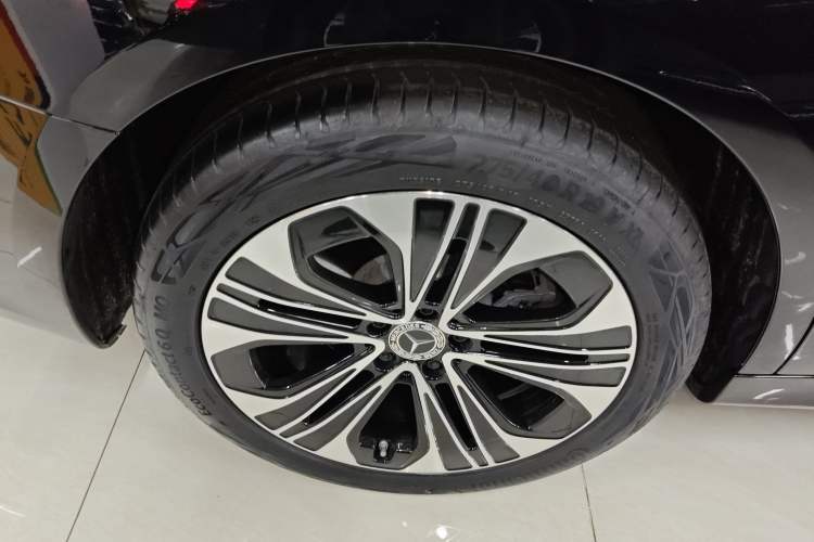 Used Mercedes-Benz E-Class 2025 Facelift E 300 L Luxury Edition
