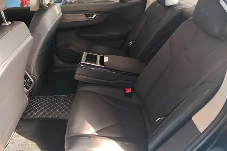 Used Hongqi E-QM5 2024 450km Range Commuter Version
