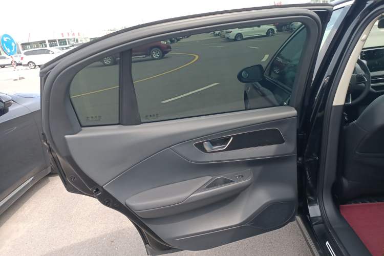 Used Hongqi E-QM5 2023 620km PLUS
