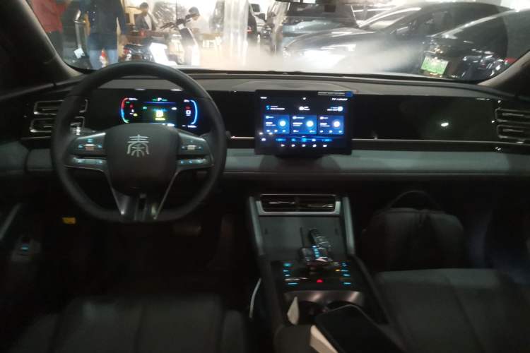 Used BYD Qin L 2024 DM-i 80KM Leading Model
