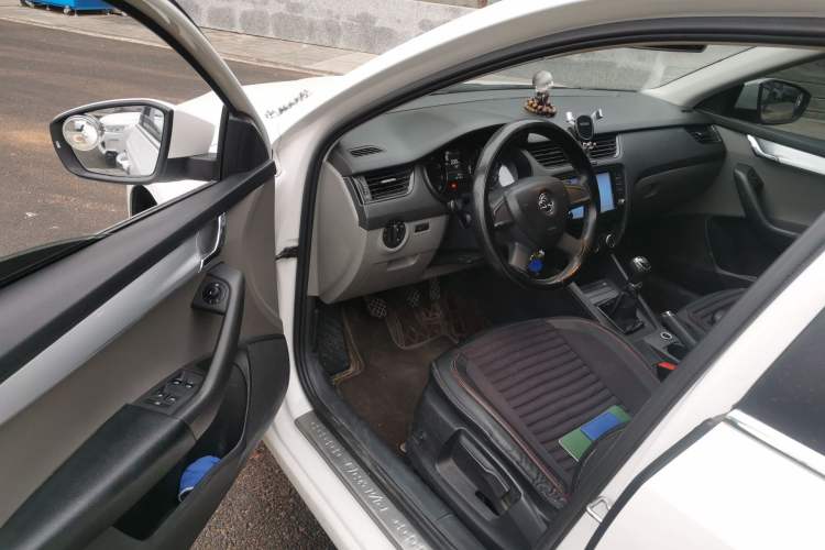 Used Skoda Octavia 2015 1.6L Manual Eado Edition